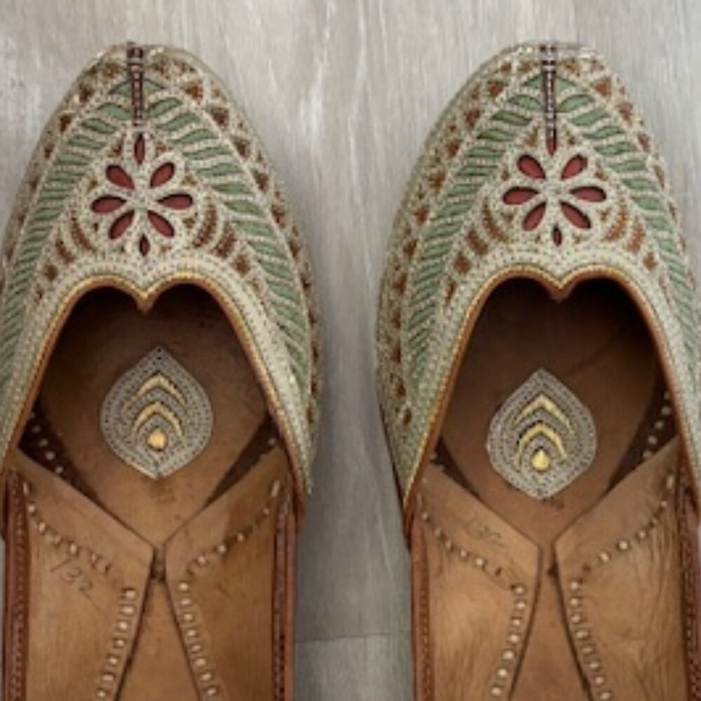 Elegant Bridal Punjabi Jutti - Traditional Handmade Leather Wedding Footwear - Picture 2 of 4
